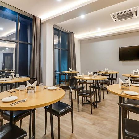 Super Townhouse Jashn Hotel Chinhat Buitenkant foto
