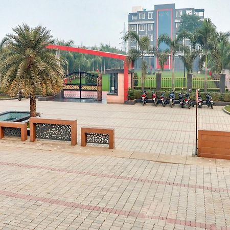 Super Townhouse Jashn Hotel Chinhat Buitenkant foto