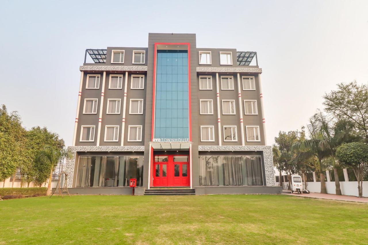 Super Townhouse Jashn Hotel Chinhat Buitenkant foto
