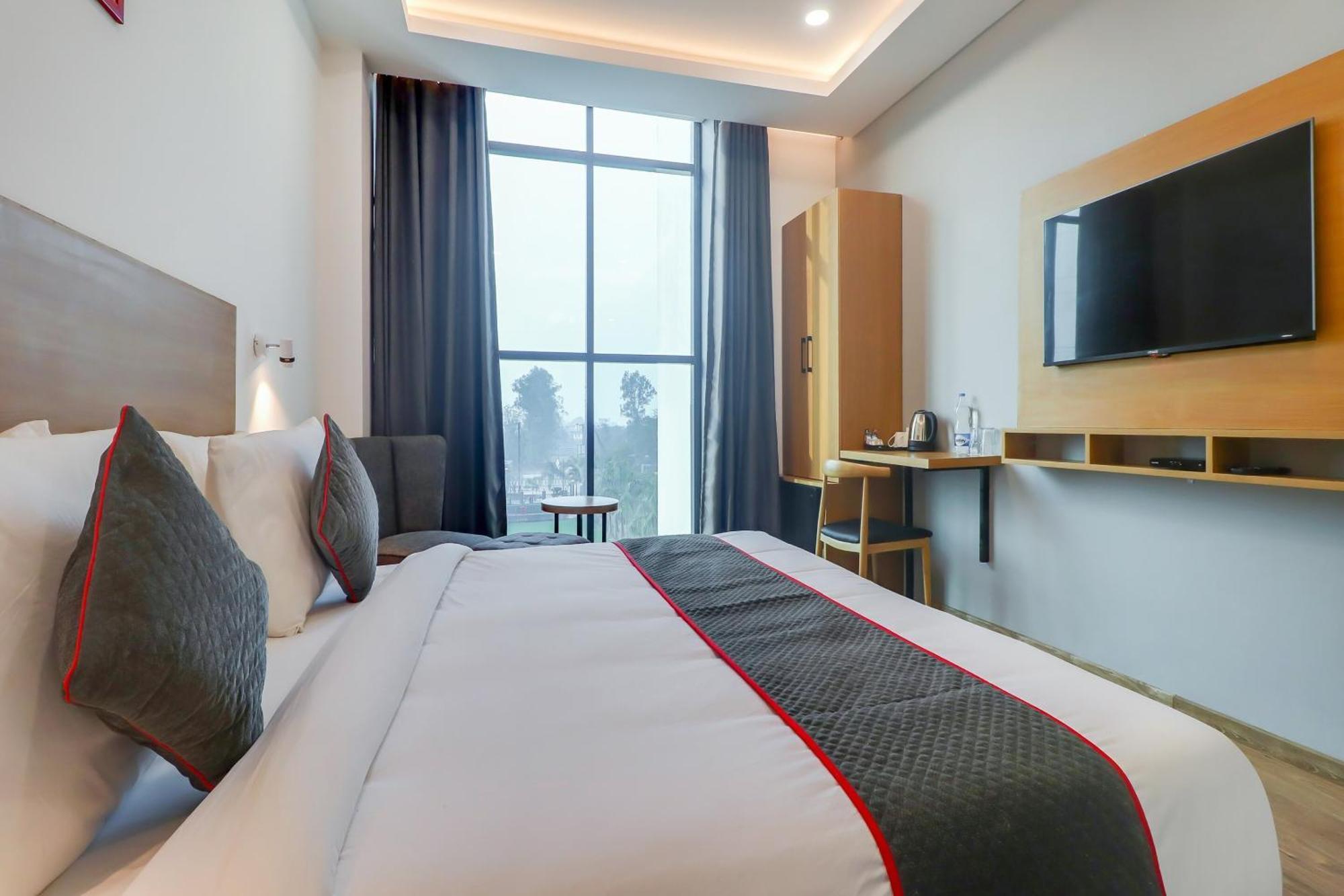 Super Townhouse Jashn Hotel Chinhat Buitenkant foto