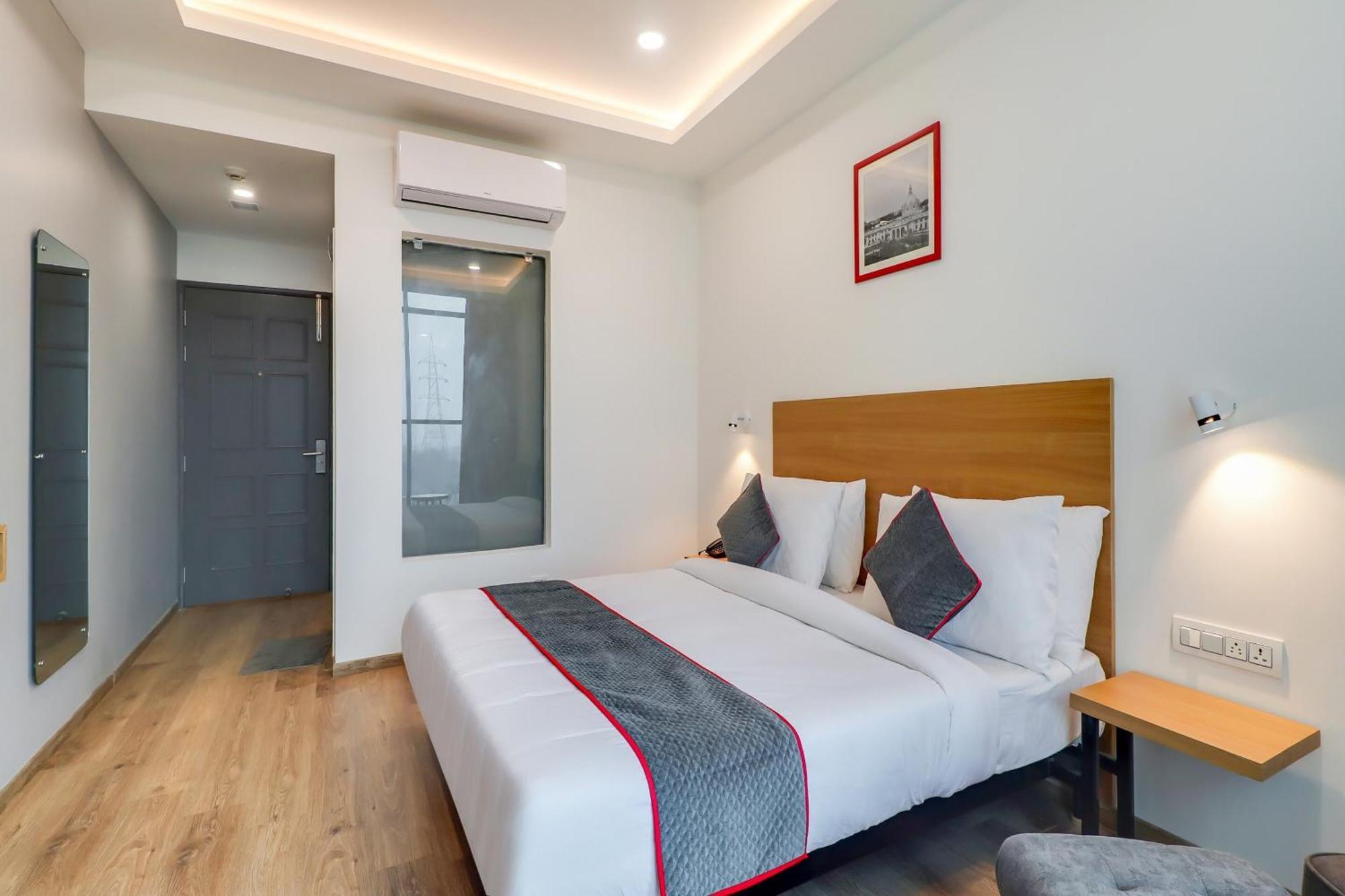 Super Townhouse Jashn Hotel Chinhat Buitenkant foto