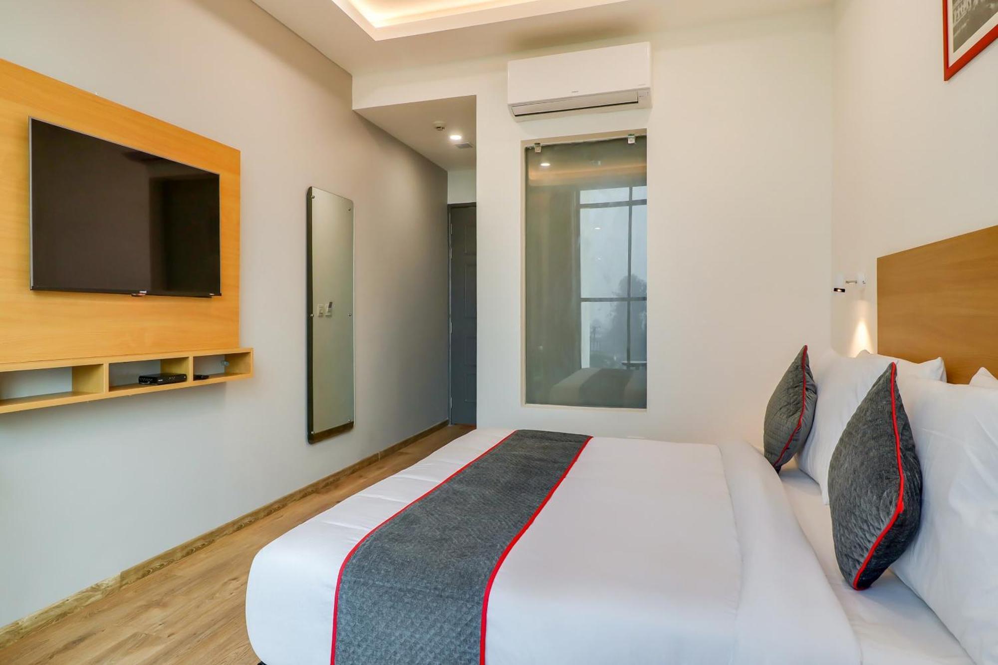Super Townhouse Jashn Hotel Chinhat Buitenkant foto