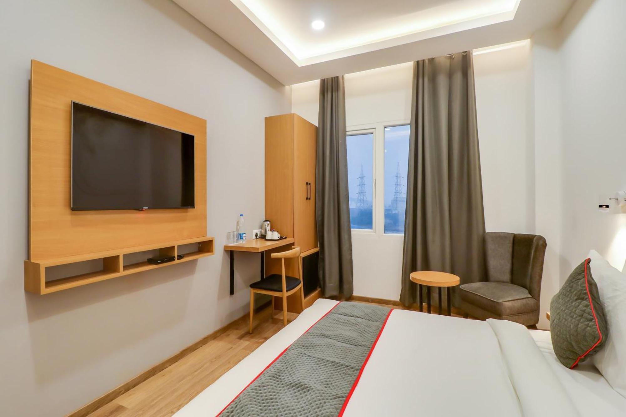 Super Townhouse Jashn Hotel Chinhat Buitenkant foto