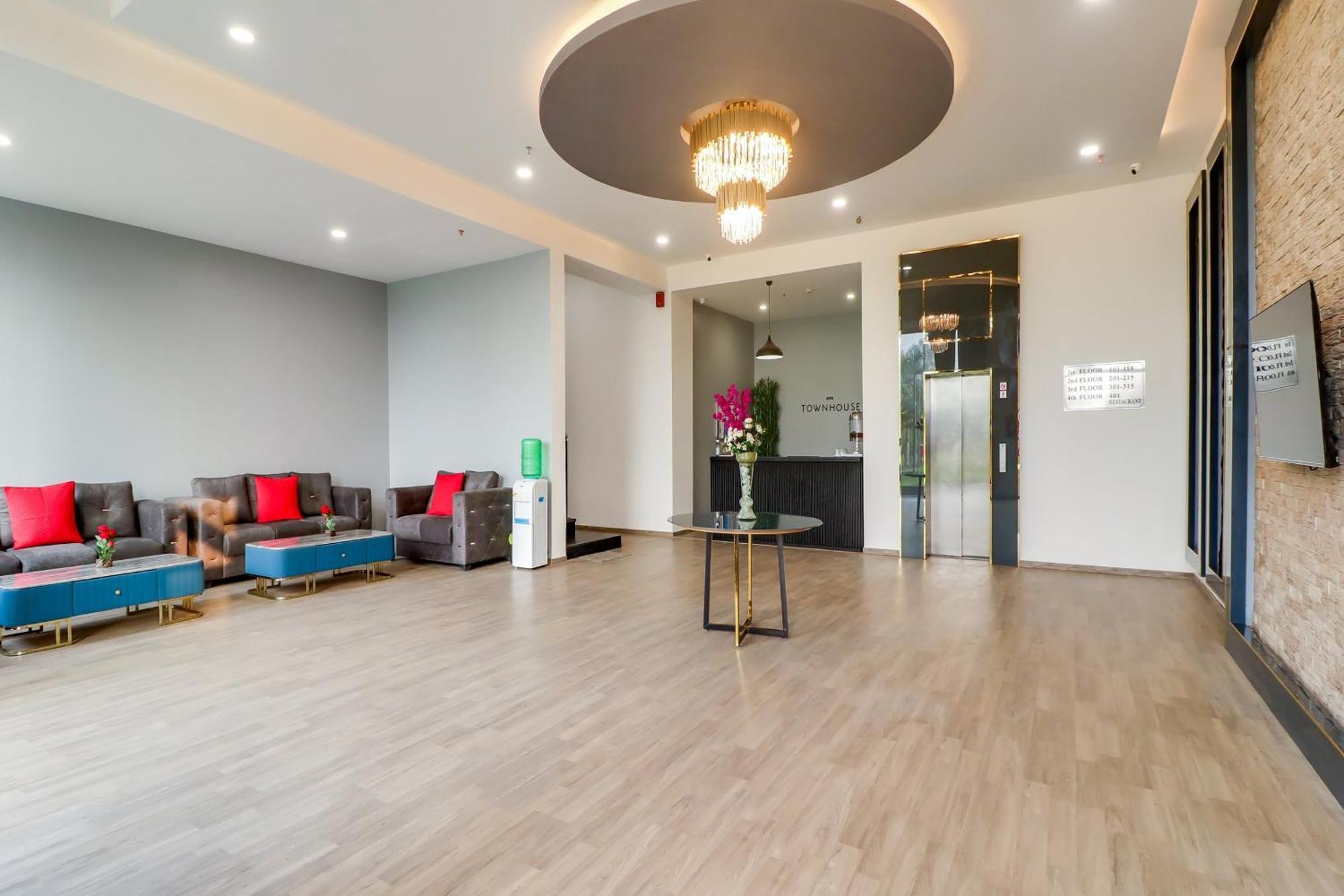 Super Townhouse Jashn Hotel Chinhat Buitenkant foto