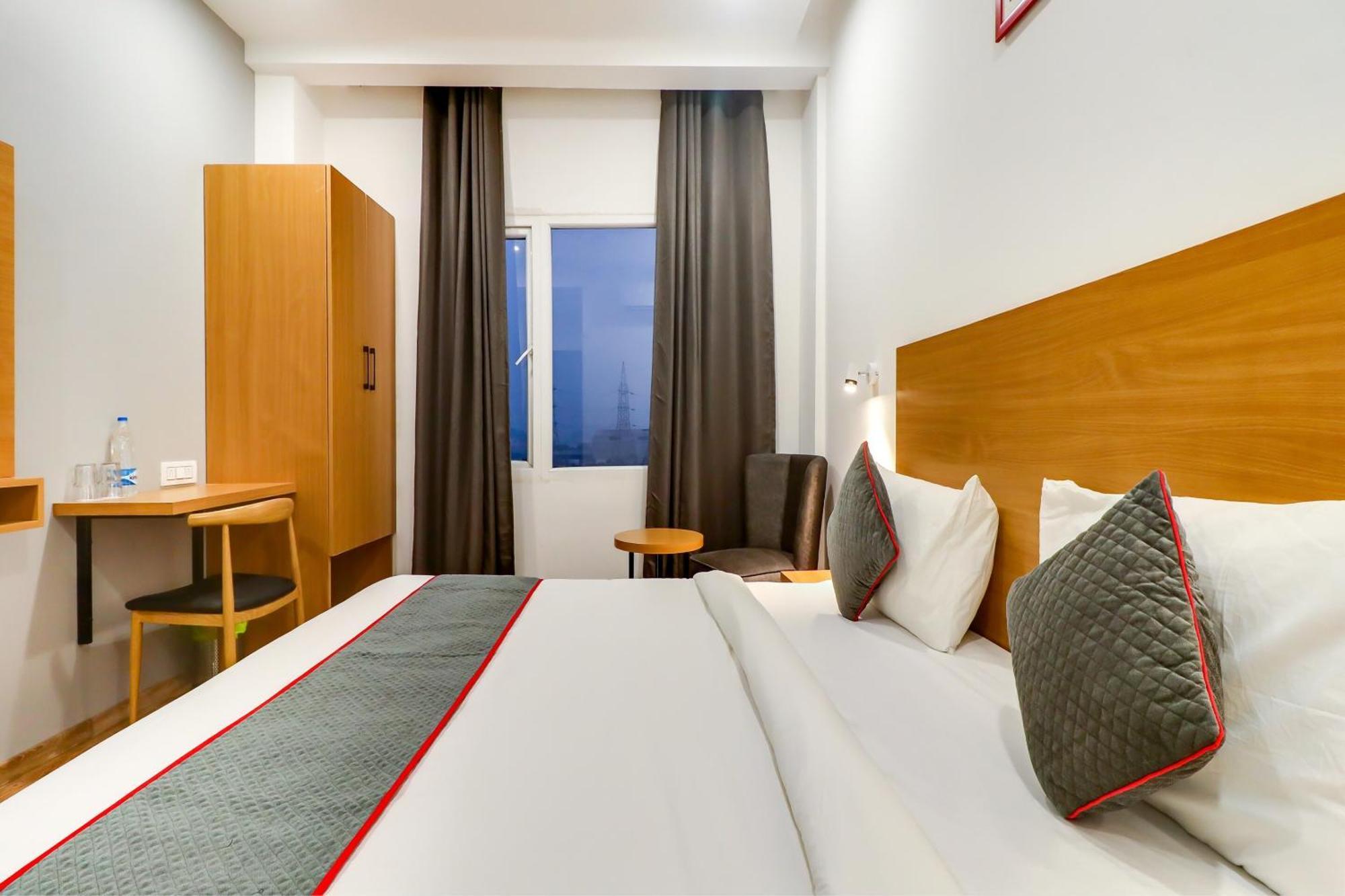 Super Townhouse Jashn Hotel Chinhat Buitenkant foto