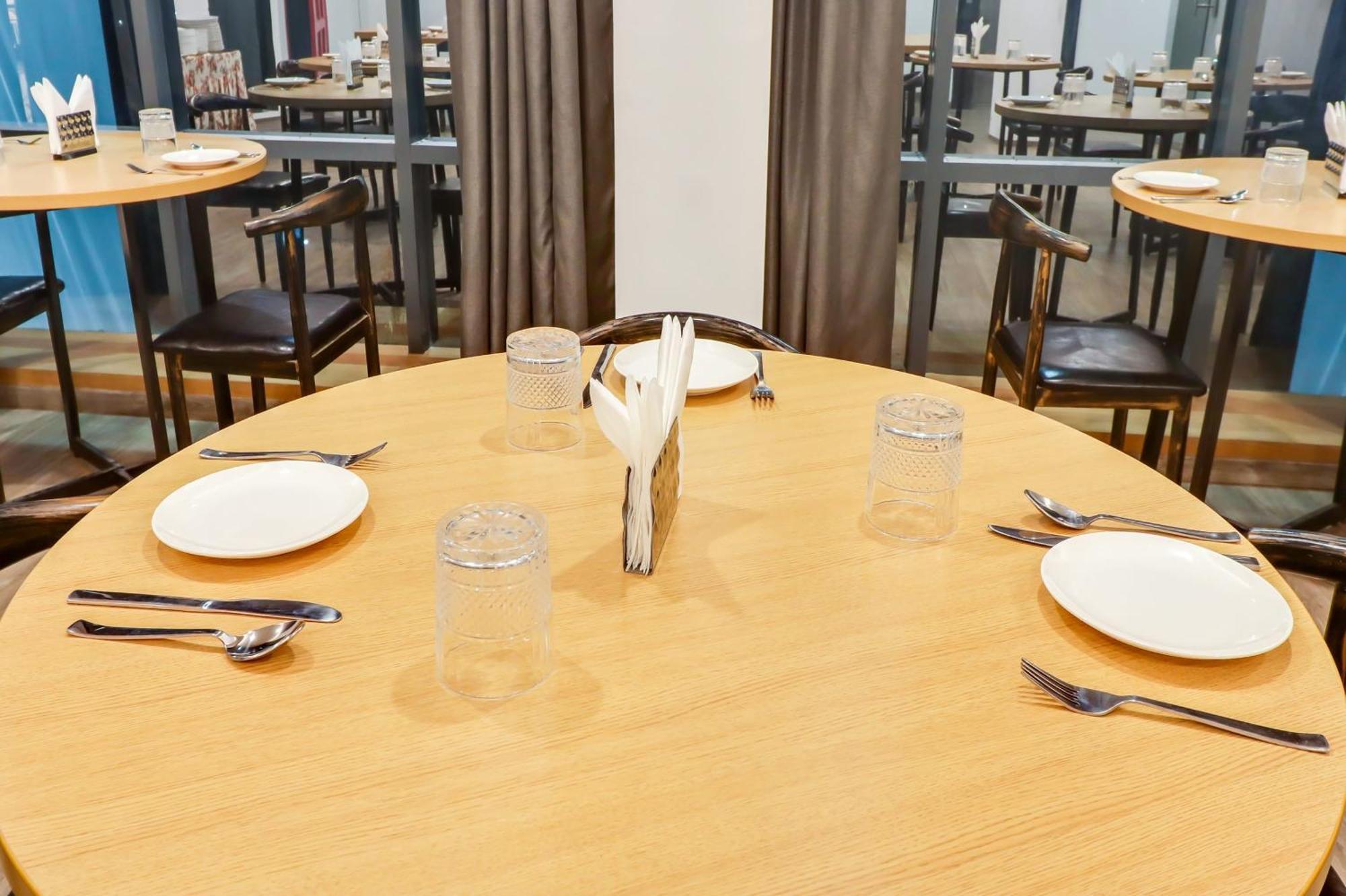Super Townhouse Jashn Hotel Chinhat Buitenkant foto